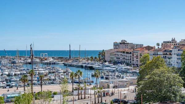 Exclusivité – Bel appartement bourgeois avec vue mer et Vieux Port