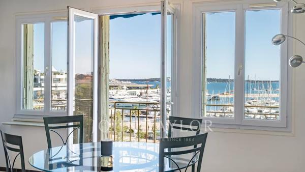 Exclusivité – Bel appartement bourgeois avec vue mer et Vieux Port