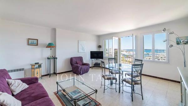 Exclusivité – Bel appartement bourgeois avec vue mer et Vieux Port