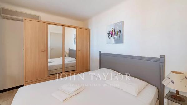 Exclusivité – Bel appartement bourgeois avec vue mer et Vieux Port