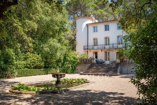 Propriété d'exception avec château du XVIIIe siècle
