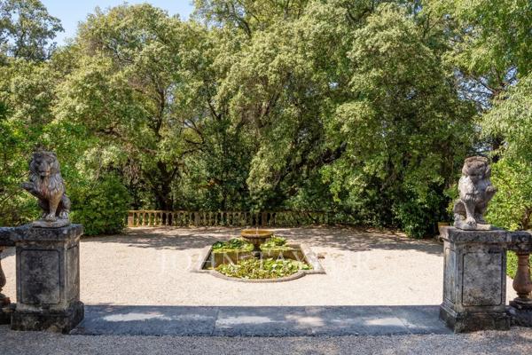 Propriété d'exception avec château du XVIIIe siècle