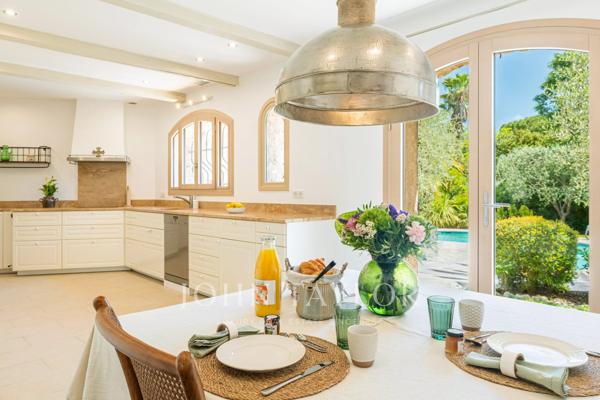 Élégant mas provençal de plain-pied au cœur d’un domaine privé