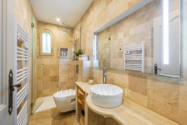 Élégant mas provençal de plain-pied au cœur d’un domaine privé