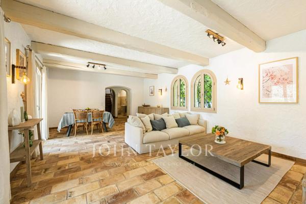 Élégant mas provençal de plain-pied au cœur d’un domaine privé
