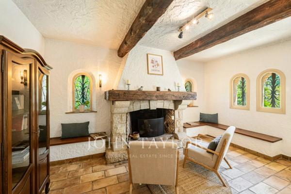 Élégant mas provençal de plain-pied au cœur d’un domaine privé