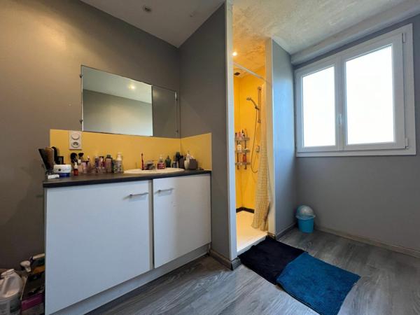 Immeuble à vendre    5 pièces •  Cazaubon