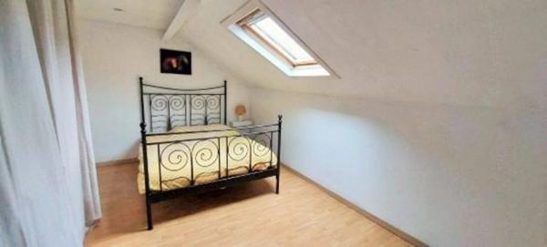 Maison indépendante habitable de suite sur un beau terrain clos !!