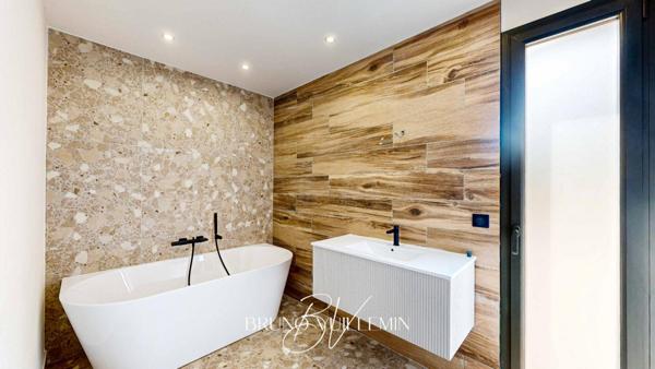 VILLA DE PRESTIGE, DECOREE et MEUBLEE - ENVIRONNEMENT PRIVILEGIE