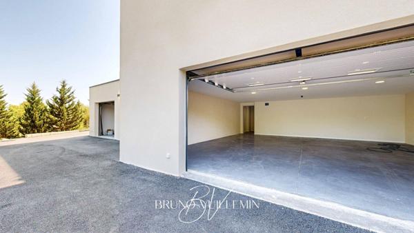 VILLA DE PRESTIGE, DECOREE et MEUBLEE - ENVIRONNEMENT PRIVILEGIE