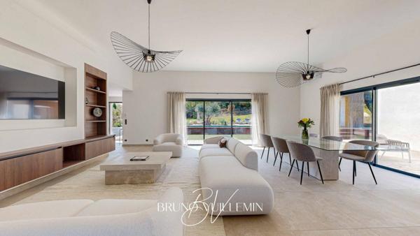 VILLA DE PRESTIGE, DECOREE et MEUBLEE - ENVIRONNEMENT PRIVILEGIE