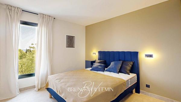 VILLA DE PRESTIGE, DECOREE et MEUBLEE - ENVIRONNEMENT PRIVILEGIE