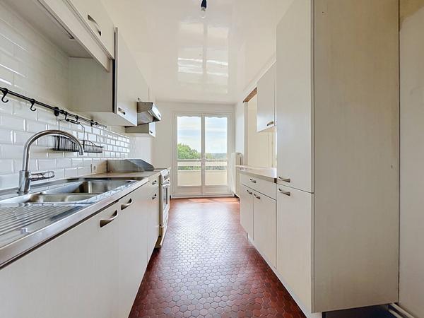 Chatou - Dernier étage avec terrasse 550 000 € **  - Référence  V160010329