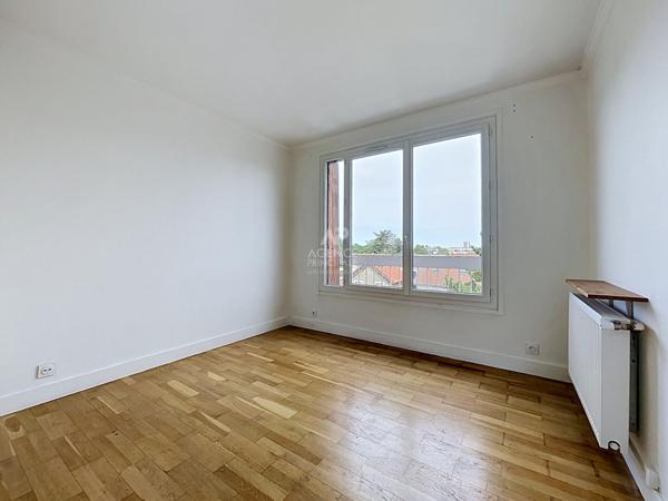 Chatou - Dernier étage avec terrasse 550 000 € **  - Référence  V160010329