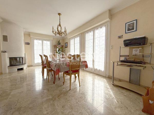 REMUNGOL- Jolie propriété à vendre de 171 m² avec 4 chambres, sous-sol complet avec 3 garages