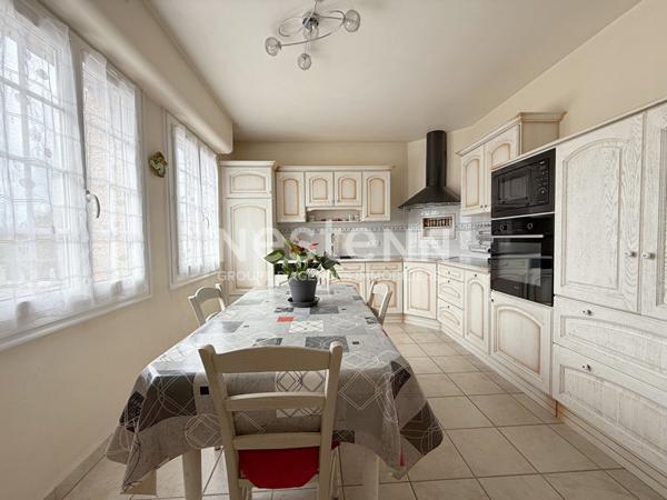 REMUNGOL- Jolie propriété à vendre de 171 m² avec 4 chambres, sous-sol complet avec 3 garages