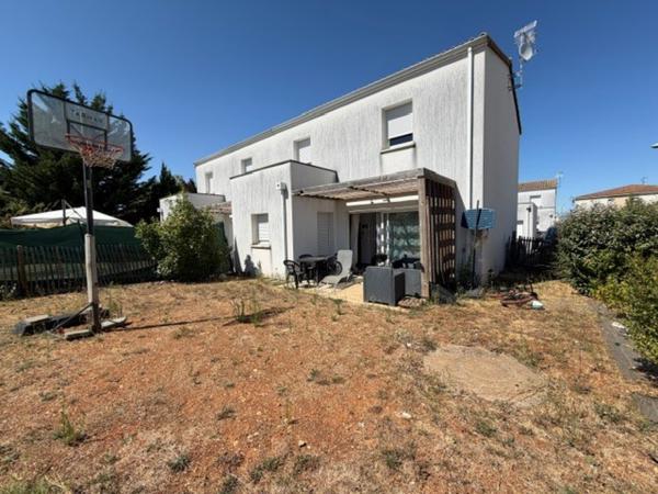 Maison
                                                                                                                                                                                                                                                                                                                        4 pièce(s)                                                                                                                                                                                                          3 chambre(s)                                                                                                                                                                                                          91  m²