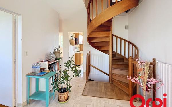 Maison à vendre    6 pièces • 214 m2 Saint-Amand-Montrond