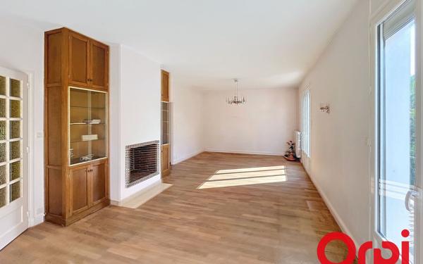 Maison à vendre    6 pièces • 214 m2 Saint-Amand-Montrond