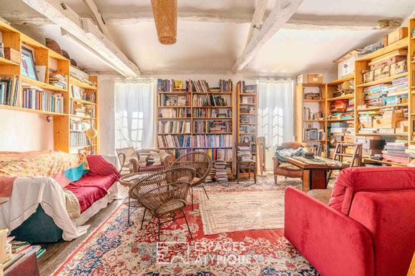 Propriété d’exception offrant une vue unique au coeur d’un cadre verdoyant