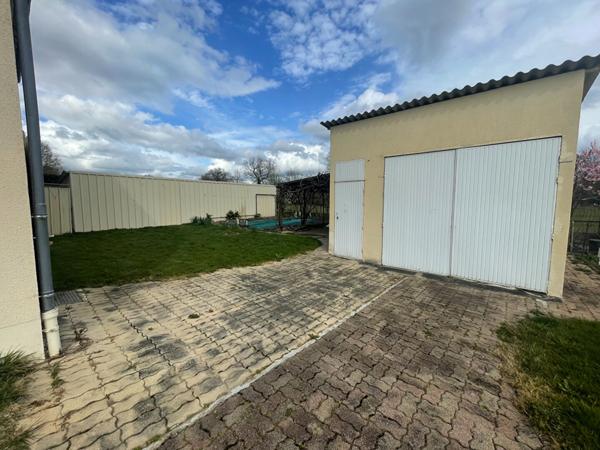 Maison Betton 6 pièce(s) PROXIMITE RENNES / TERRAIN 748 M² / DEPENDANCES / PAS DE VIS A VIS / PROCHE BUS