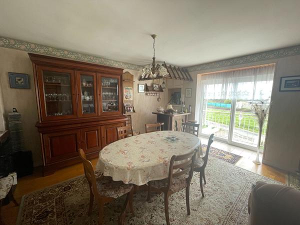 Maison Betton 6 pièce(s) PROXIMITE RENNES / TERRAIN 748 M² / DEPENDANCES / PAS DE VIS A VIS / PROCHE BUS