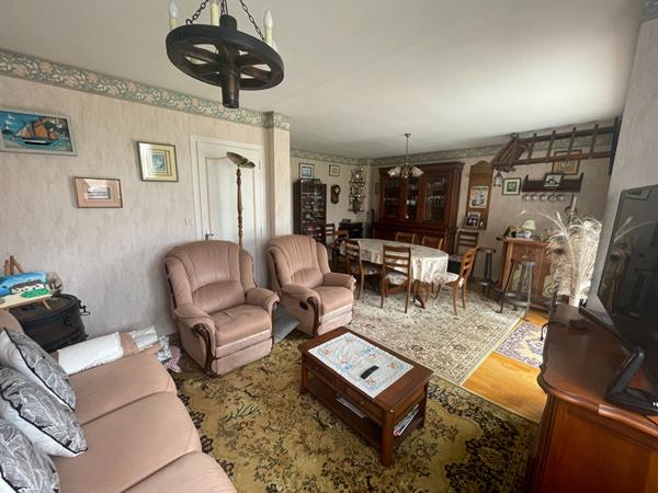 Maison Betton 6 pièce(s) PROXIMITE RENNES / TERRAIN 748 M² / DEPENDANCES / PAS DE VIS A VIS / PROCHE BUS