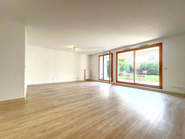 Appartement T3 de 89m² en rez de jardin privatif de 55m² et terrasse de 13m²
