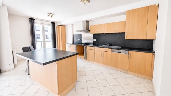 Appartement
         3 pièces
        - 82 m² Exclusivité 259 000 € *
