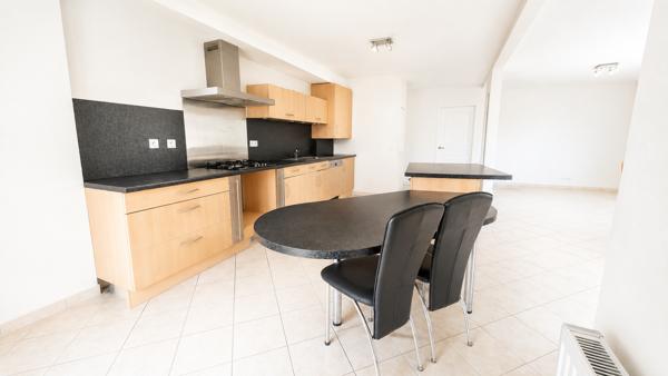 Appartement
         3 pièces
        - 82 m² Exclusivité 259 000 € *