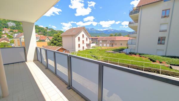 Appartement
         3 pièces
        - 82 m² Exclusivité 259 000 € *