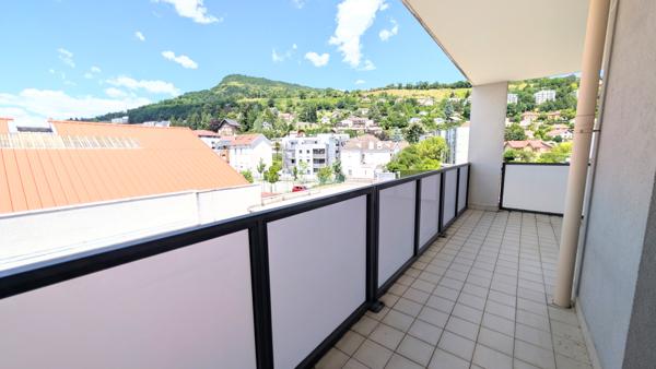 Appartement
         3 pièces
        - 82 m² Exclusivité 259 000 € *