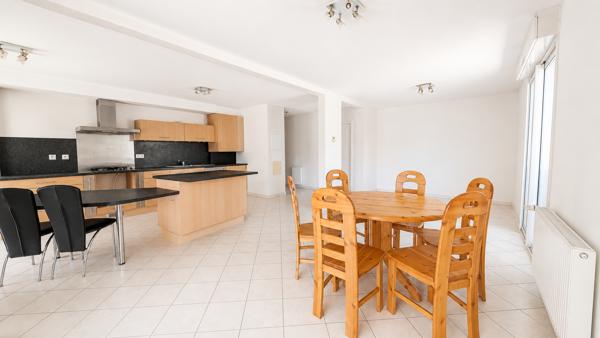 Appartement
         3 pièces
        - 82 m² Exclusivité 259 000 € *