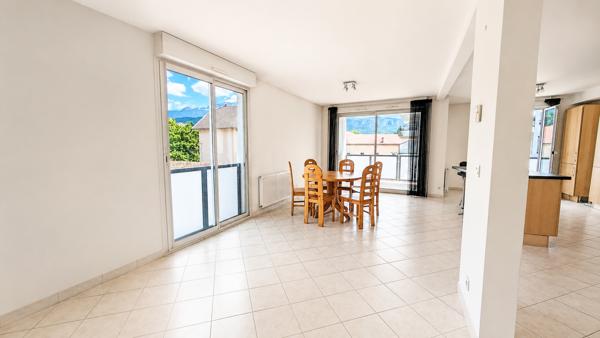 Appartement
         3 pièces
        - 82 m² Exclusivité 259 000 € *