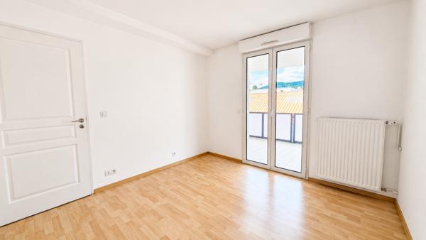 Appartement
         3 pièces
        - 82 m² Exclusivité 259 000 € *