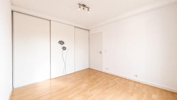 Appartement
         3 pièces
        - 82 m² Exclusivité 259 000 € *