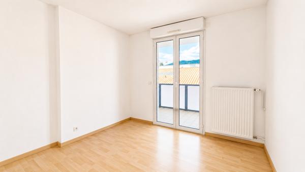 Appartement
         3 pièces
        - 82 m² Exclusivité 259 000 € *