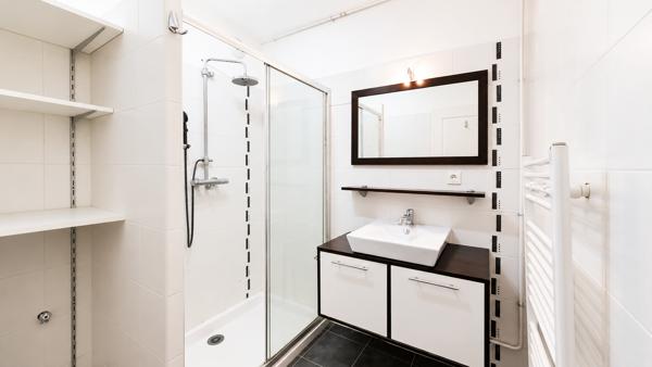 Appartement
         3 pièces
        - 82 m² Exclusivité 259 000 € *