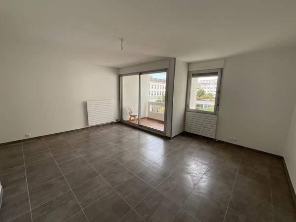 Lyon (69003) Appartement rénové Type 3 ( 78.22m²) et cave sur LYON 3ème ( quartier La Villette)