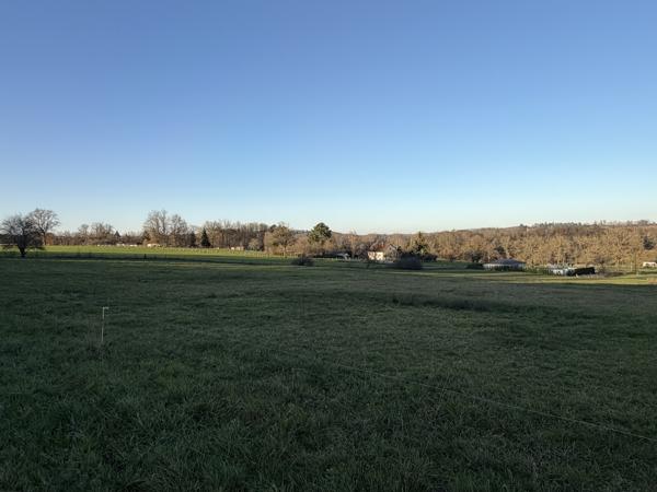 Terrain à vendre à Thiviers (24800) - Dordogne