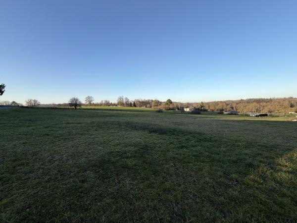 Terrain à vendre à Thiviers (24800) - Dordogne