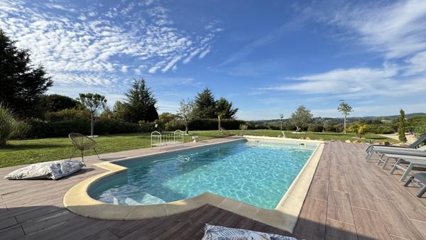 Civens (42110) A vendre maison contemporaine de 175m2 avec piscine sur 2500m2 de terrain clos