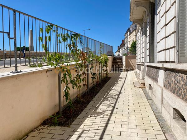 Vente
                Appartement33,76 m² - 1 Pièce -
                    CHALON SUR SAONE (71100)