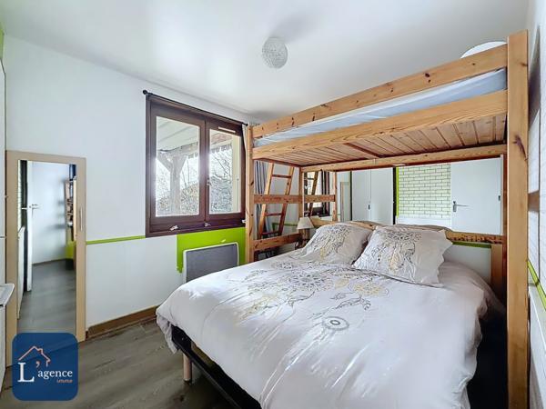 Chalet authentique avec vue panoramique, T2 indépendant et grand terrain arboré avec jardin et forêt dans les hauteurs de Gex