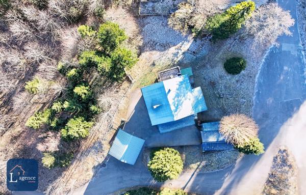 Chalet authentique avec vue panoramique, T2 indépendant et grand terrain arboré avec jardin et forêt dans les hauteurs de Gex