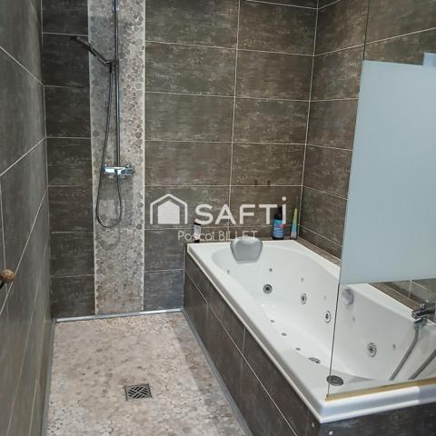 Proche de nos belles plages 3mn  et bien situe dans un cadre agréable.