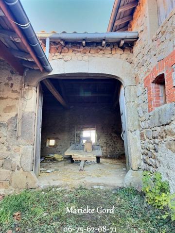 BOISSET 43500 Belle ferme à rénover de 124 m² habitable avec grange et écurie terrain 1400m²
