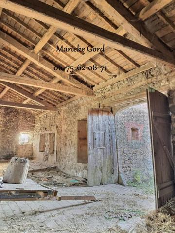 BOISSET 43500 Belle ferme à rénover de 124 m² habitable avec grange et écurie terrain 1400m²