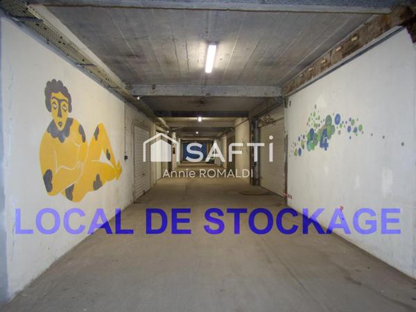LOCAL COMMERCIAL DE STOCKAGE IDEALEMENT SITUE