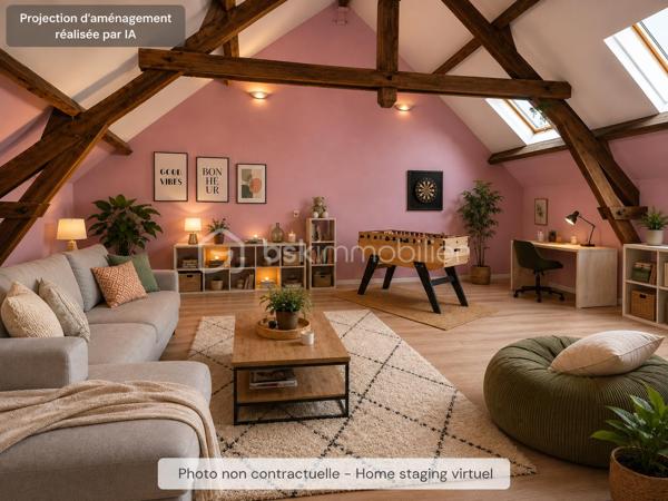 Située à Javron-Les-Chapelles, à 20 minutes de la Ferté Macé et 18 minutes de Lassay-les-Châteaux, cette maison en pierre mitoyenne d'un côté offre 211 m2 habitables et de nombreuses possibilités d'aménagement.

Au rez-de-chaussée, vous profiterez d'une spacieuse salle à manger d'environ 30 m2 communiquant avec le salon et agrémentée d'une cheminée avec insert, ainsi qu'une cuisine aménagée et équipée et d'un WC.

Le premier étage dessert deux grandes chambres avec dressing, un vaste bureau pouvant également servir de chambre supplémentaire, ainsi qu'une salle de bains avec baignoire, douche et WC.

Au deuxième étage, une grande chambre sous charpente apparente et surtout une superbe pièce d'environ 45 m2 avec poutres apparentes

A l'extérieur, un jardin arboré d'environ 450 m2 situé en face de la maison complète le bien, avec une dépendance en pierre abritant un authentique four à pain et un abri pour le bois.

Une maison avec de beaux volumes, à visiter sans tarder !